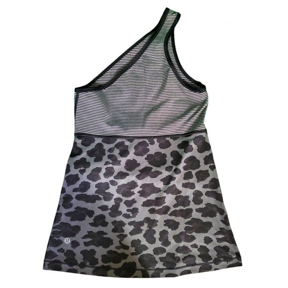 Lululemon Cold Shoulder One Shoulder Reversible Tank Black Cheetah sz 4 - Picture 3 of 4